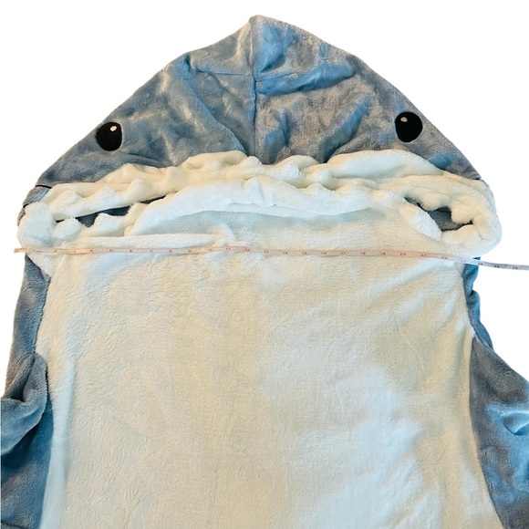 Shark-Themed Plush Pajama Blanket in Blue and White Size Medium NWT - Picture 4 of 10